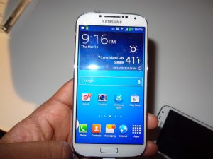 Samsung Galaxy S4 - Unpacked - Smartphone