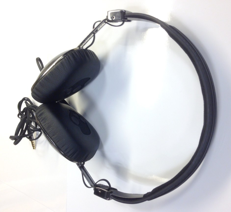 Skullcandy Navigator Headphones - G Style Magazine - Analie (1)