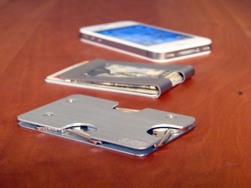 13-0814_Case+Clip+iPhone