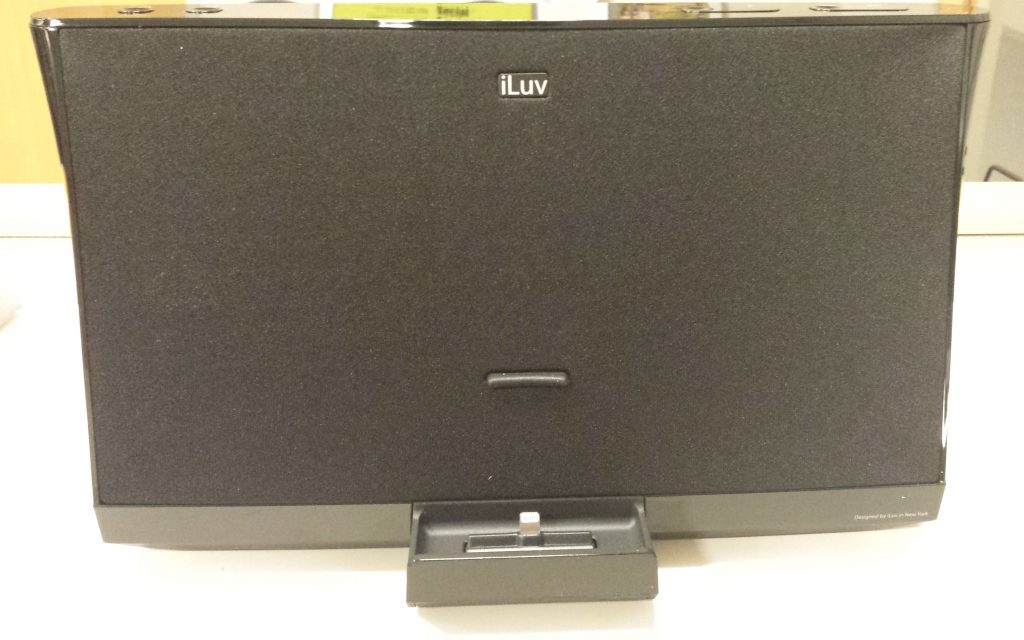 iLuv Aud 5 High-Fidelity-Speaker-Review-Lightning-Connector-Apple-iPhone-5-5S-ipod-touch-iPhone-5C (7)