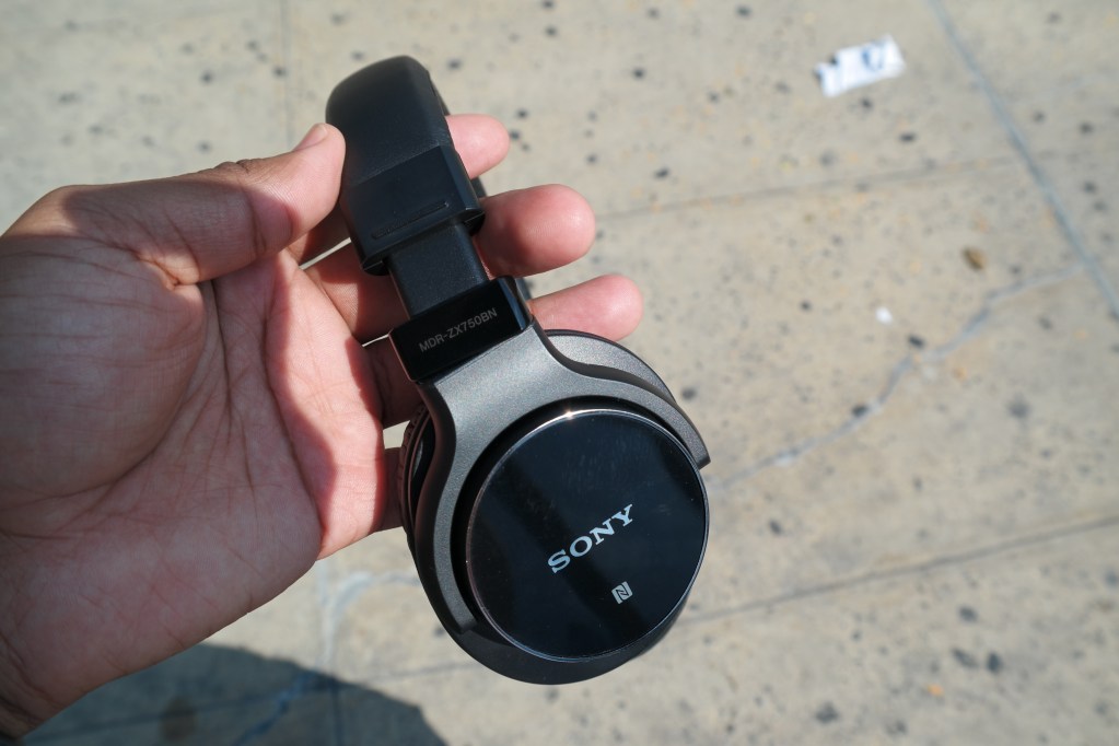Sony MDRZX750BN wireless headphones 1