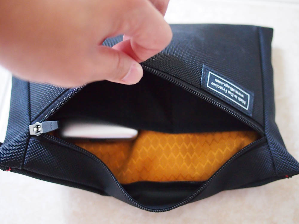 WaterField Cable Guy Pouch Review - Slots WaterField Cable Guy Pouch Review - Slots