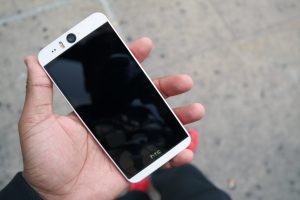 HTC Desire EYE screen