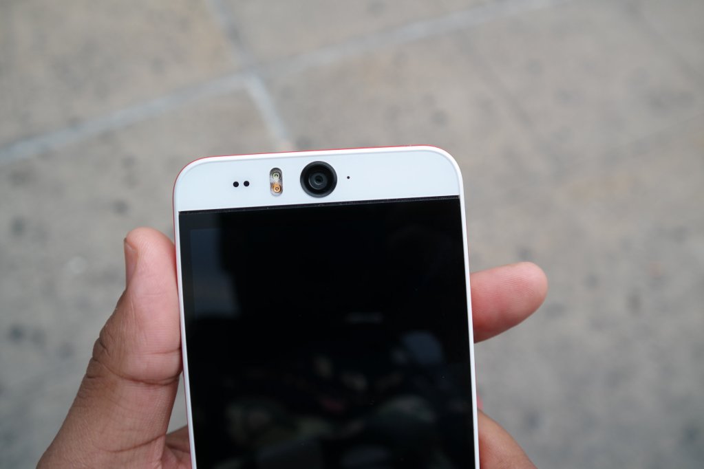HTC Desire EYE camera
