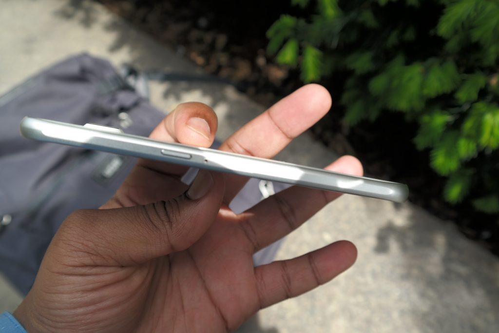 Samsung Galaxy S6 side
