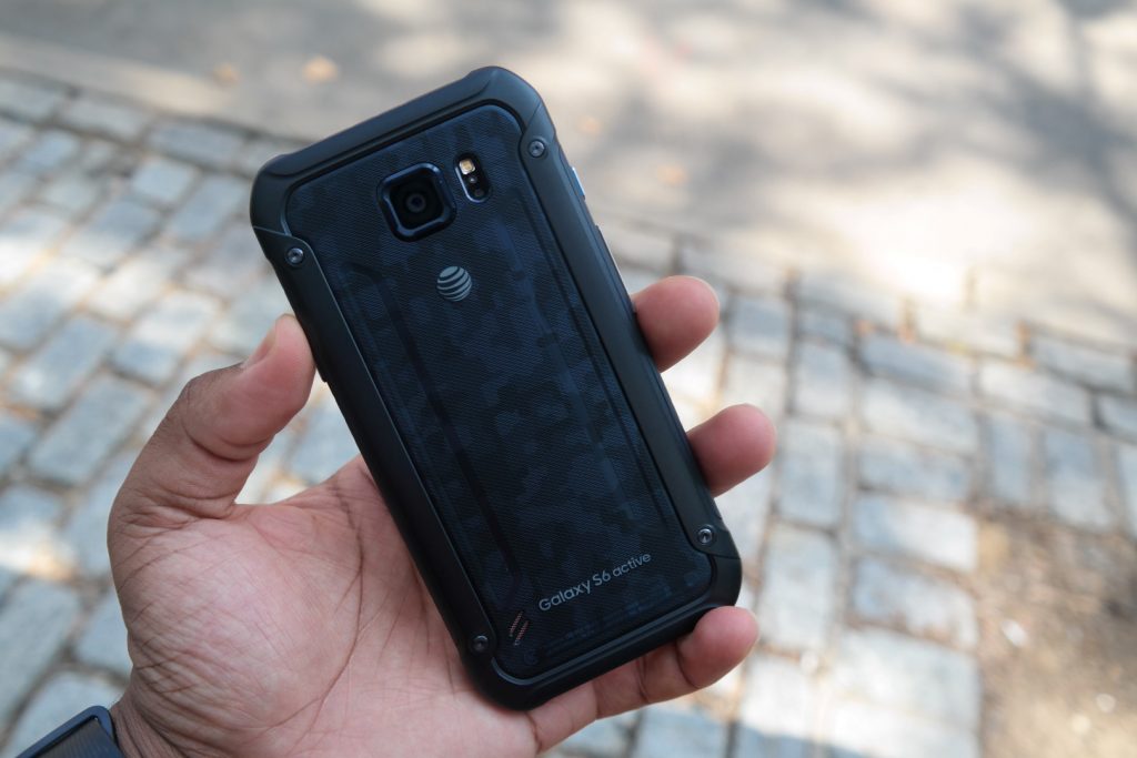 Samsung Galaxy S6 Active Review 3