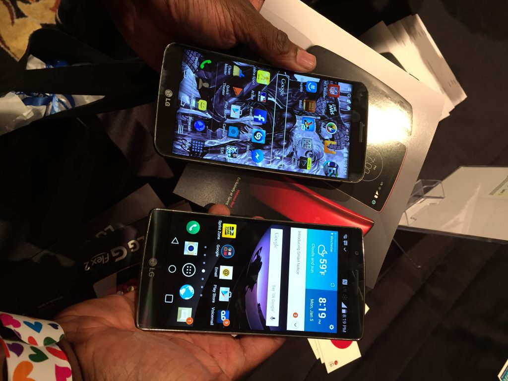 LG G Flex 2 vs LG G Flex side by side