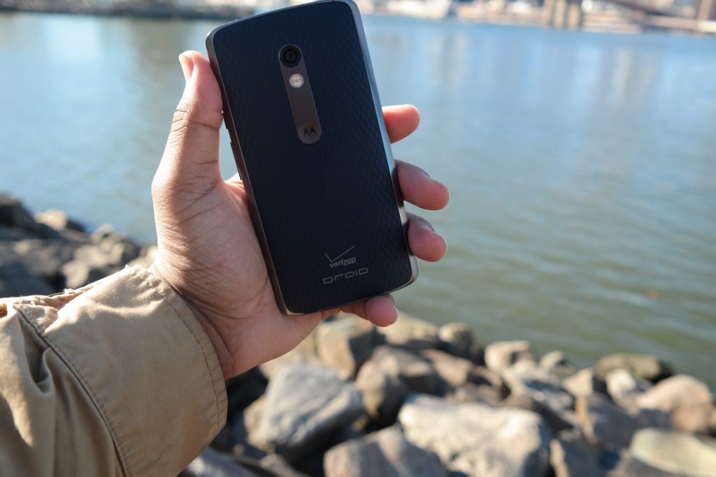 DROID Maxx 2 in Hand