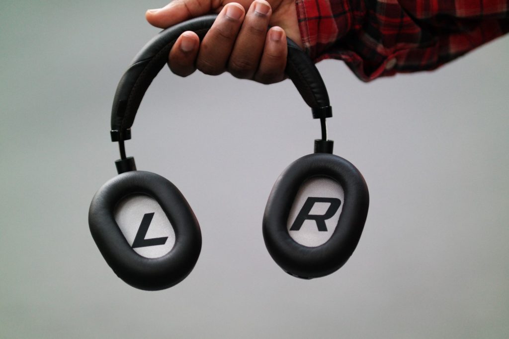 plantronics-backbeat-pro-2-earcups