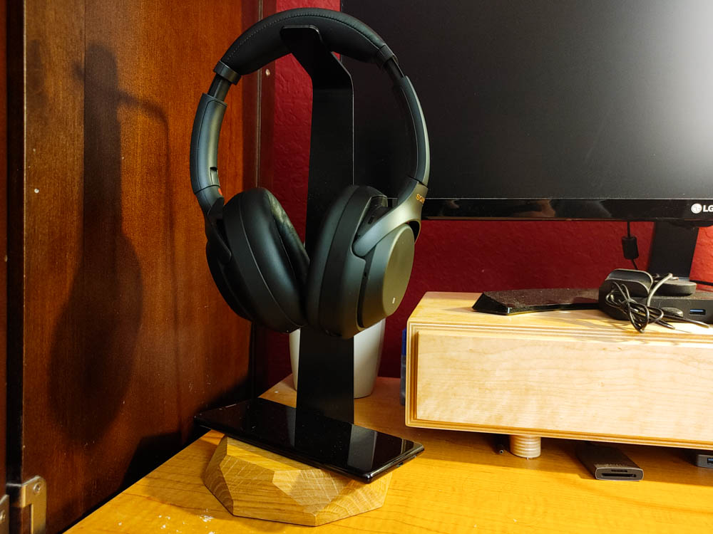 Oakywood 2-in-1 Headphone Stand and Wireless Charger